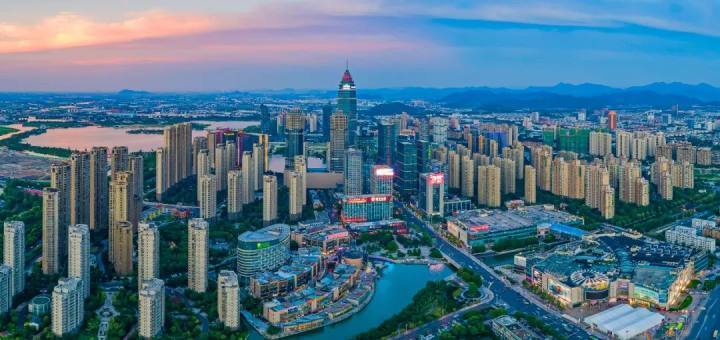 浙江西湖畔,演绎山水画卷深情独白