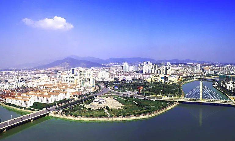 浙江西湖畔,演绎山水画卷深情独白