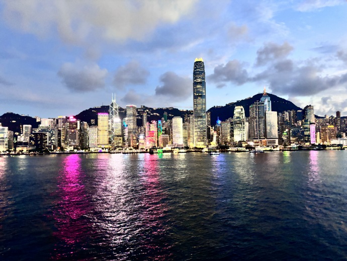 香港，嘉宾云集，观众热情洋溢